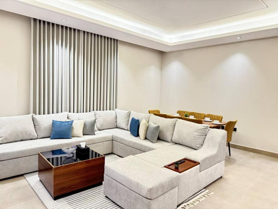 M11 New Hotel-style With Smart Entry *