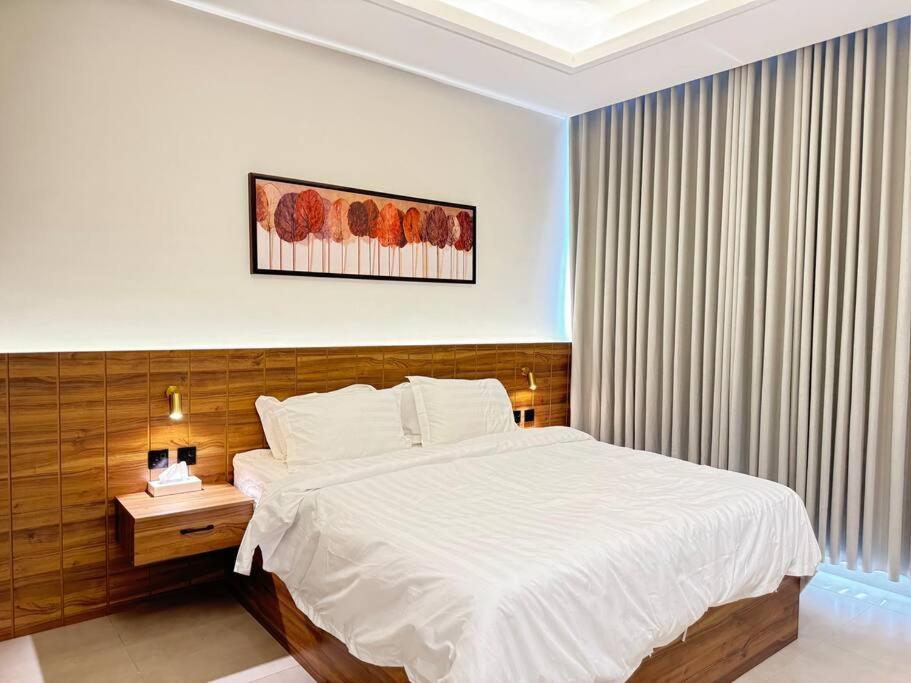 M11 New Hotel-style With Smart Entry *